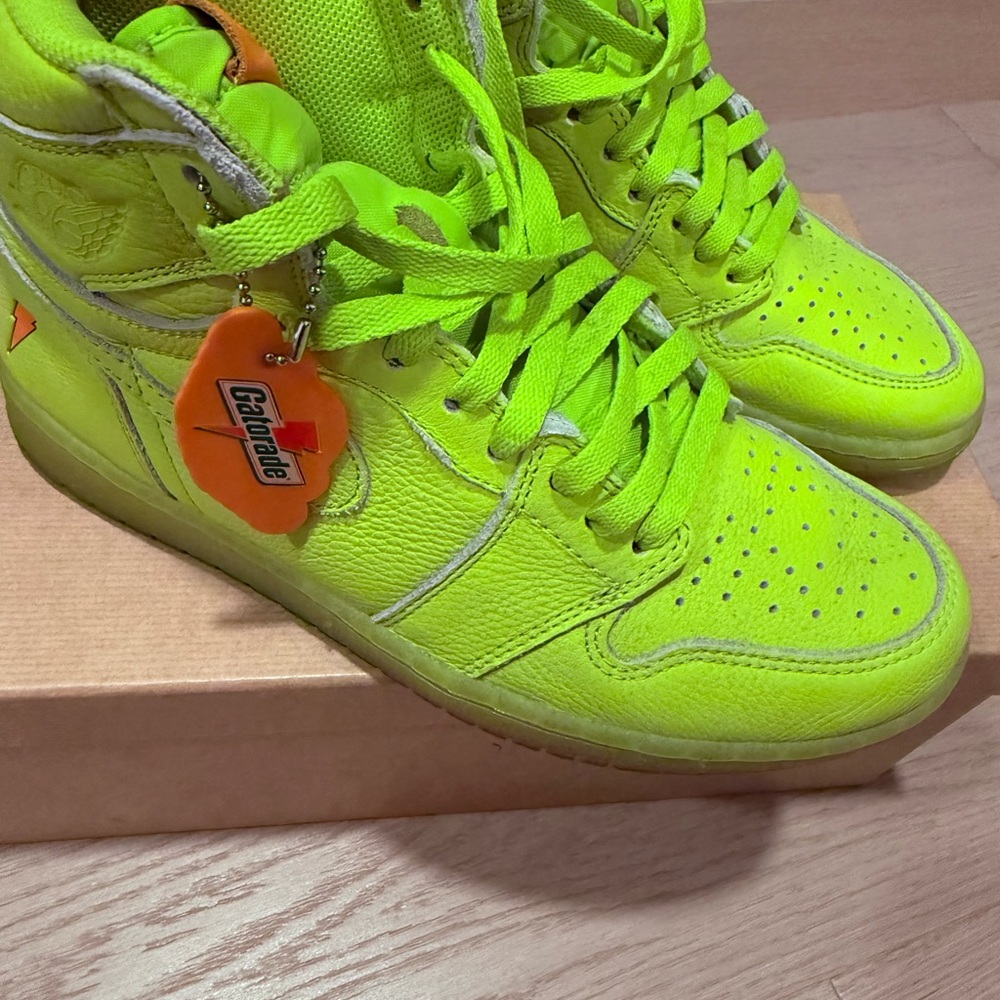 Jordan High Gatorade Lemon Lime size 8